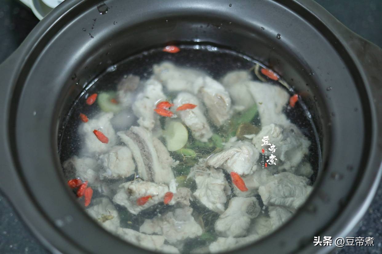 老谚语说:“秋后一碗汤,郎中不开张”,立秋后多喝此四汤调理