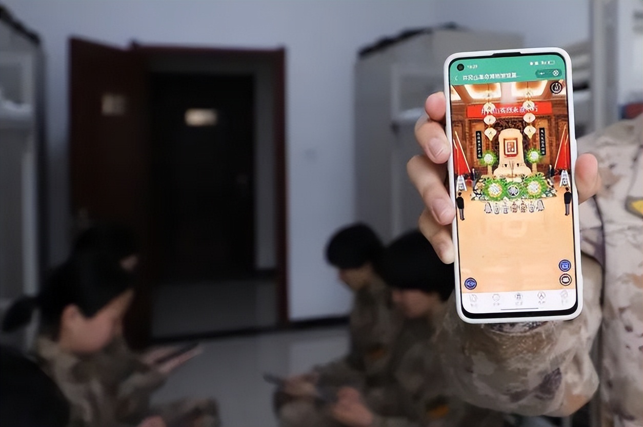 解放军清明缅怀红军先烈活动,清明祭奠革命先烈解放军鸣枪