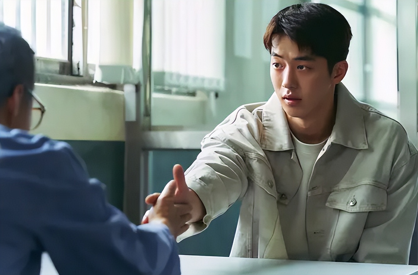 韩国票房冠军！剧情烧脑尺度大，老年痴呆患者高燃复仇，太过瘾了