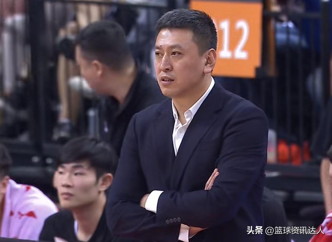 浙江0-4辽宁！单节15失误，三外+王世龙+2后卫全废，余嘉豪遮羞布