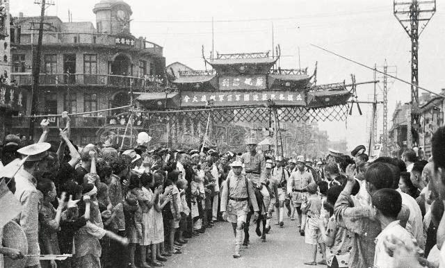 李莲英和慈禧真实照片,慈禧真人照片对比