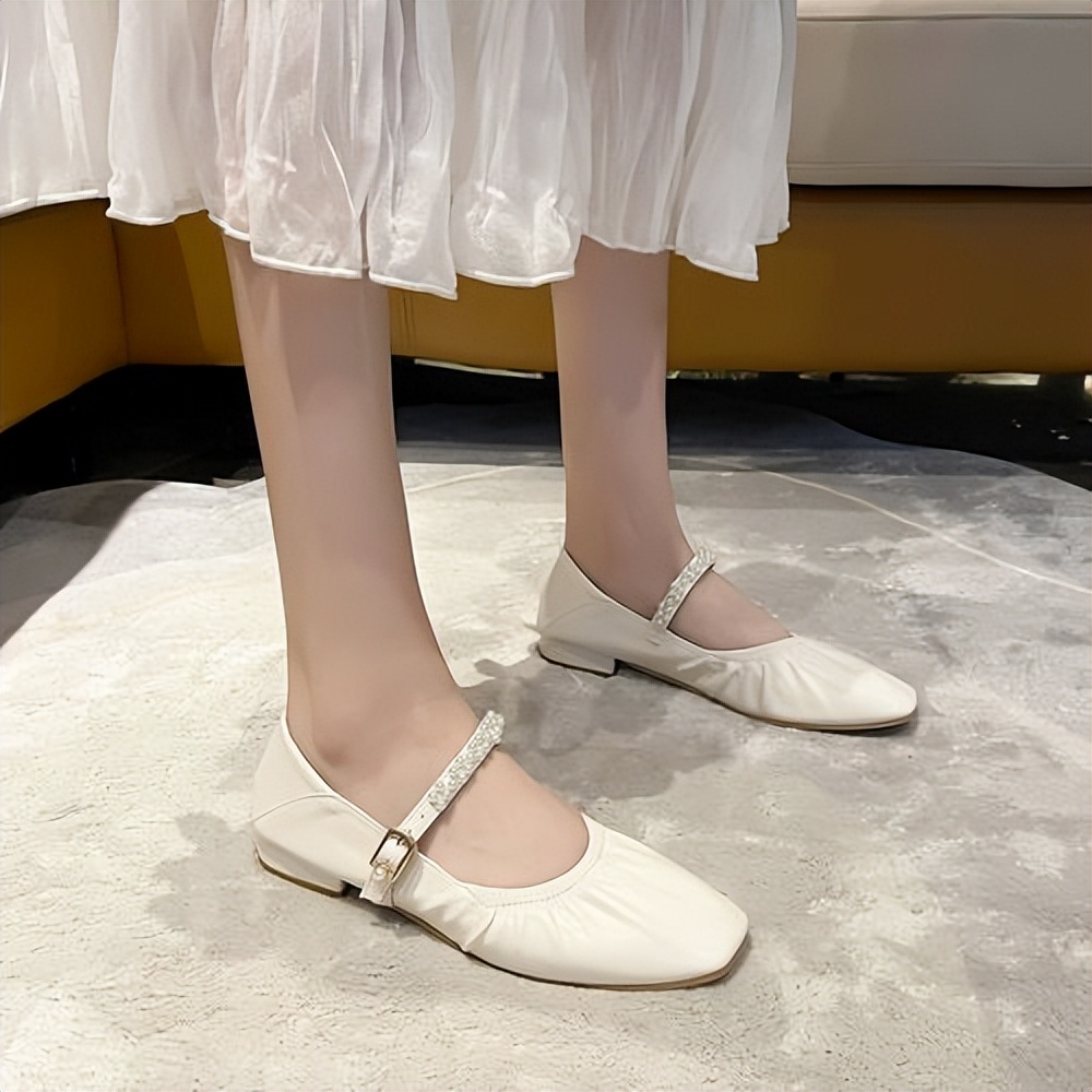 平底鞋春夏时尚洋气,2022爆款平底鞋夏搭配裙子