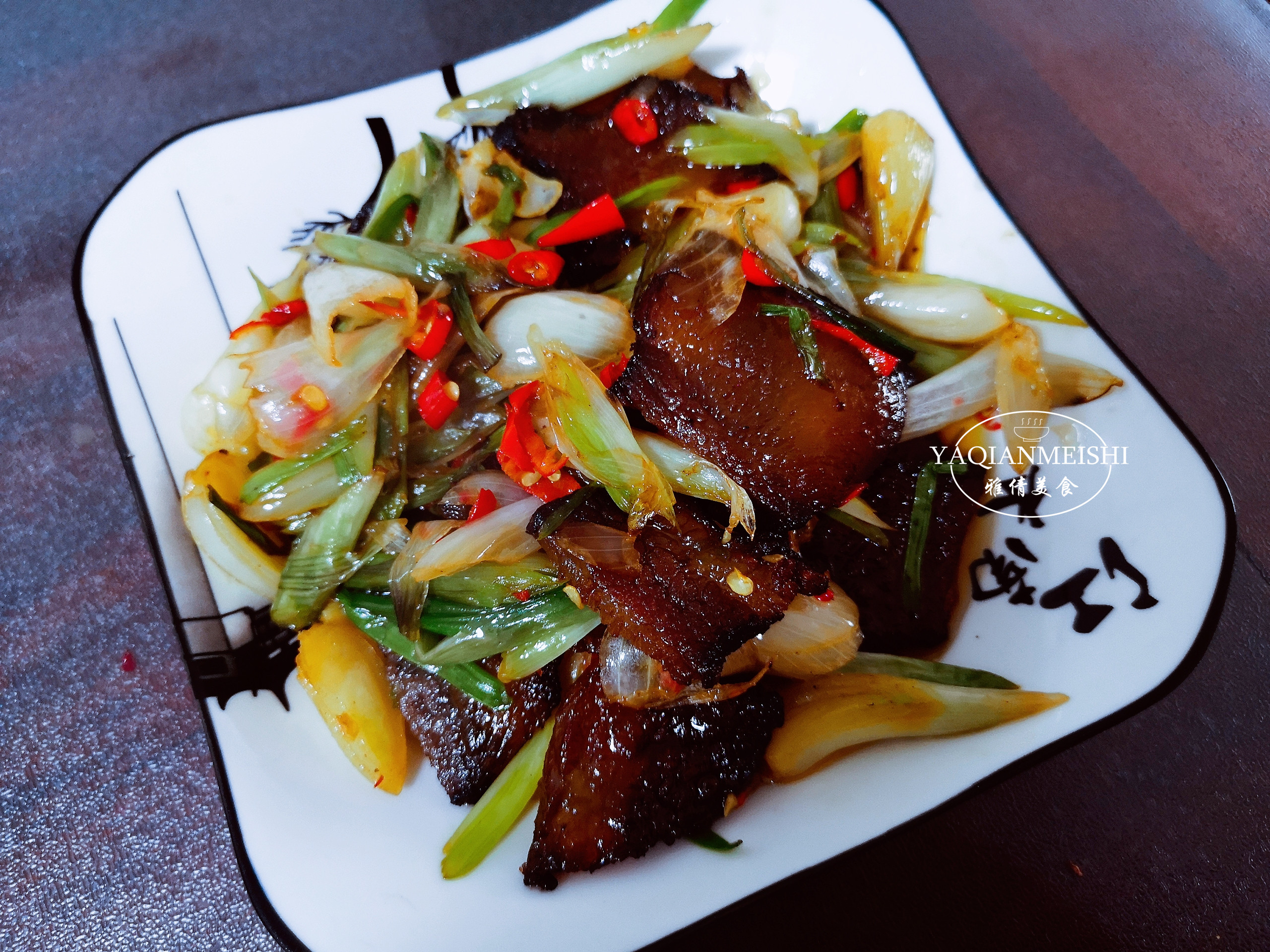 4月雨季，腊肉易长霉，长霉的腊肉到底还能不能吃，让我来告诉你