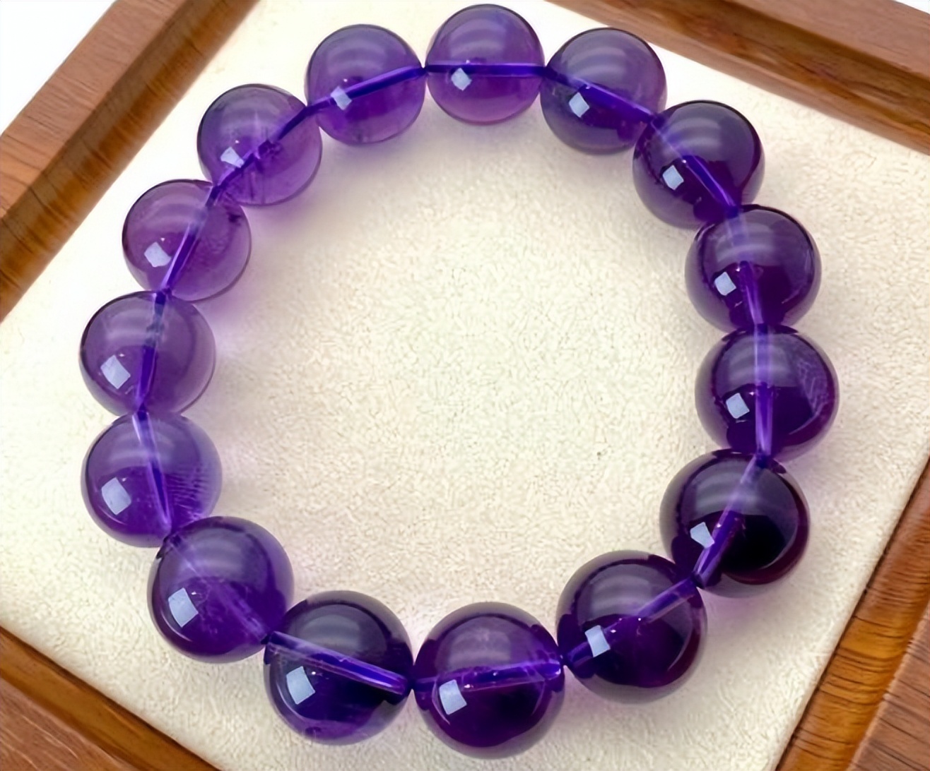 河南女子300万买的石头是真的吗,200元买的石头价值100亿