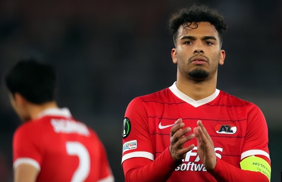 账面多了1.1亿欧元,这支荷甲球队买进五人,还赚了3000多万