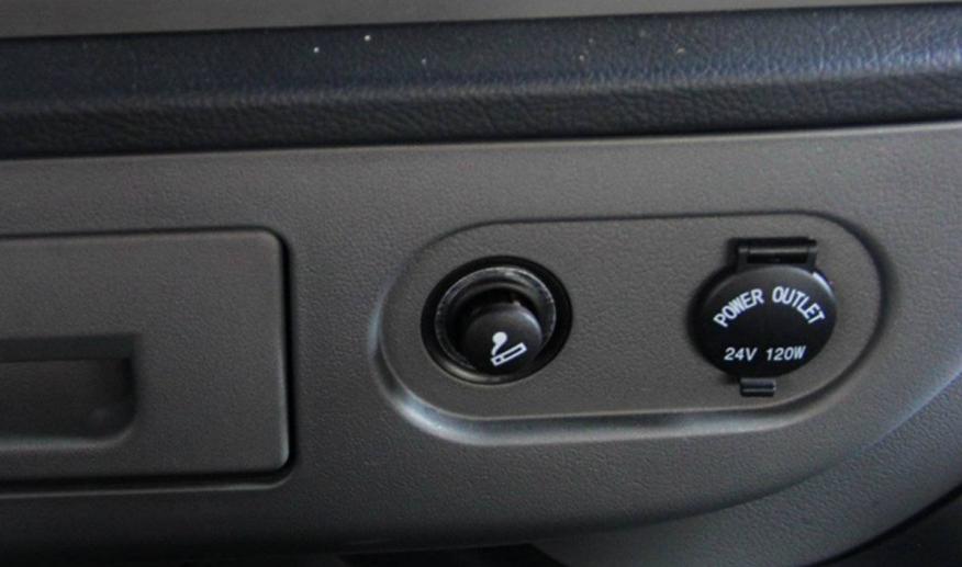 车载逆变器怎样才能充上电,车载逆变器和车充哪个更实用