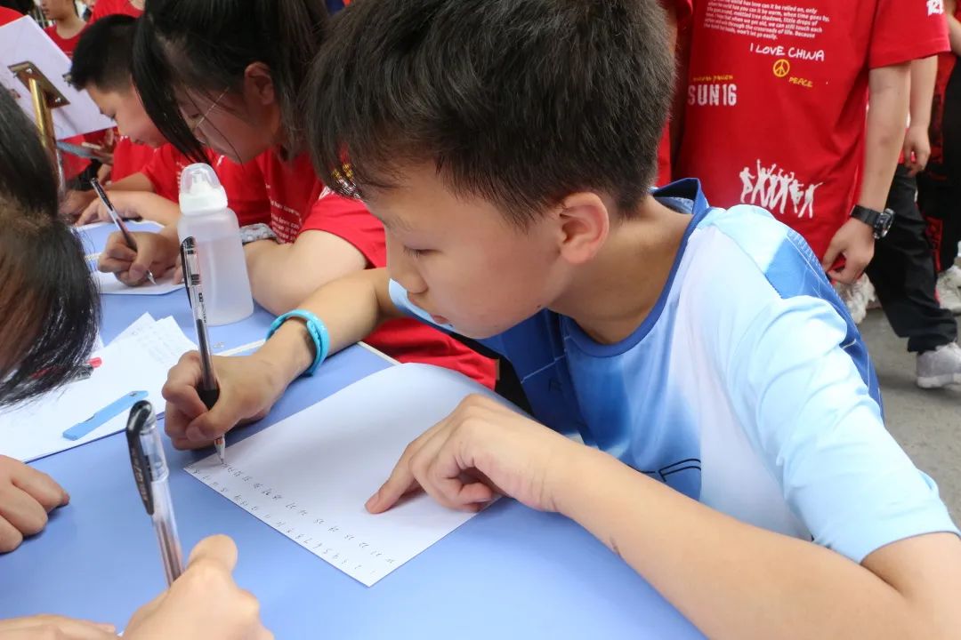 万二小举行2016级毕业典礼暨毕业班综合素质拓展活动