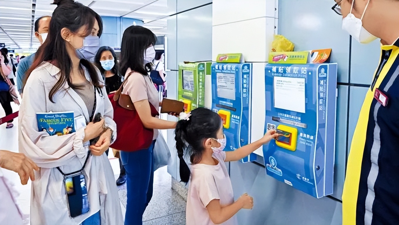 港府壕发200亿消费券！有人狂买数万元珠宝，有人打算“食好嘢”