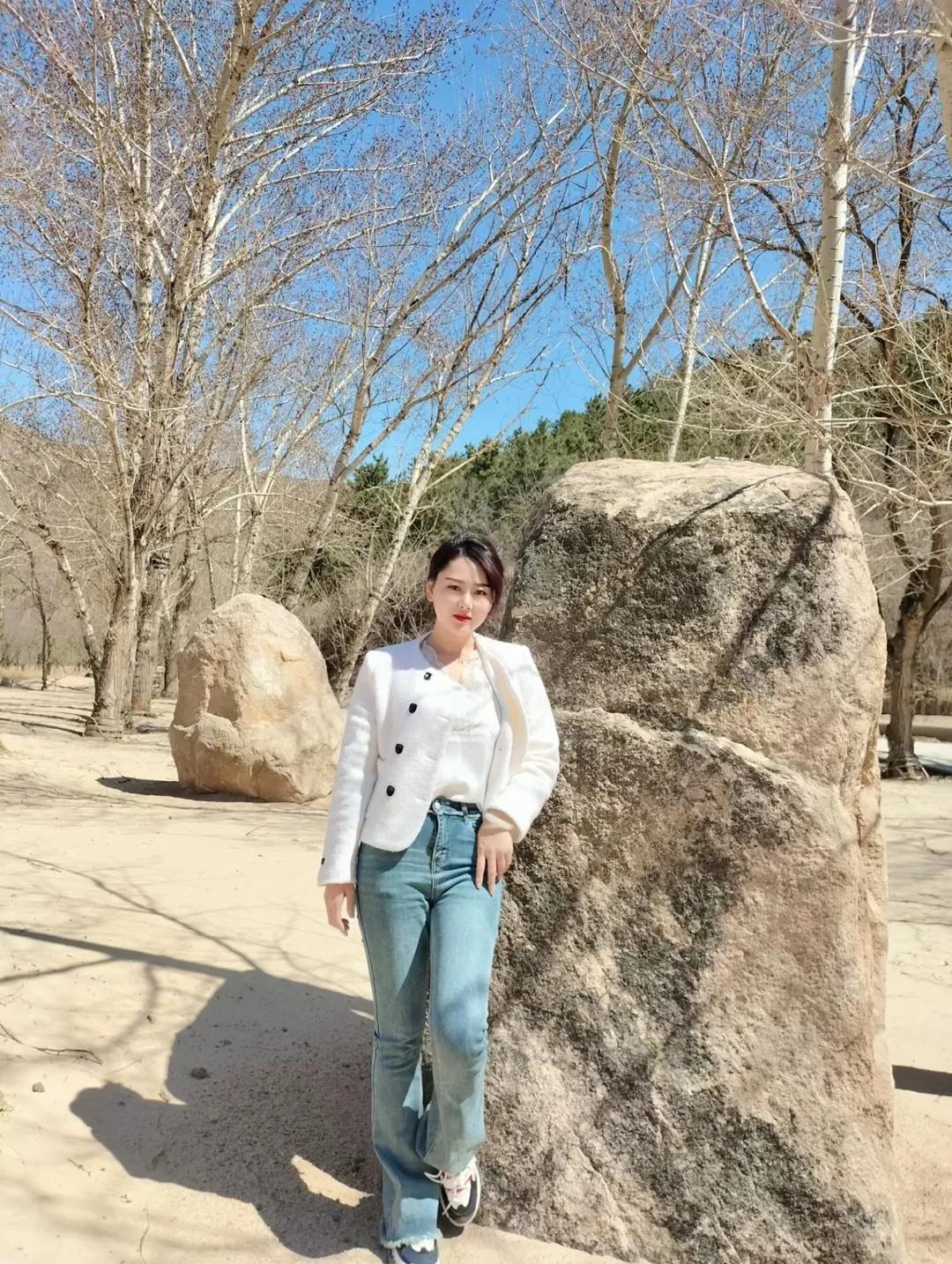 独自走在沙漠上,独自走在沙漠中图片