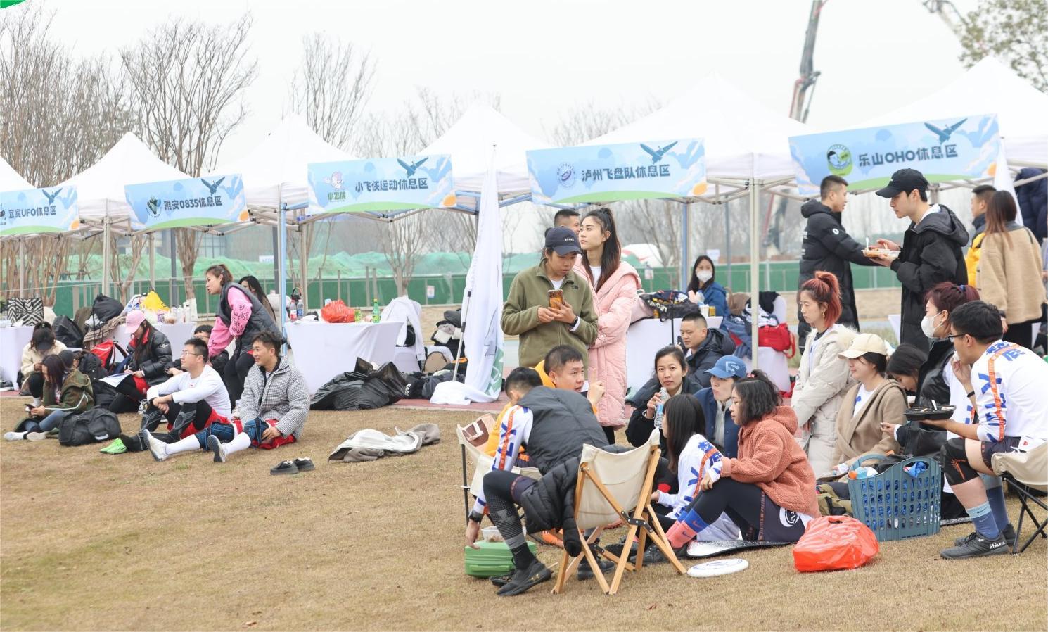 空港体育公园最新打卡,空港体育公园和飞机合影