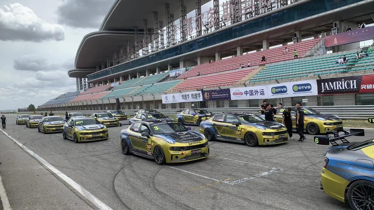 传祺影豹r新款改前脸,传祺影豹r-style赛道版提车