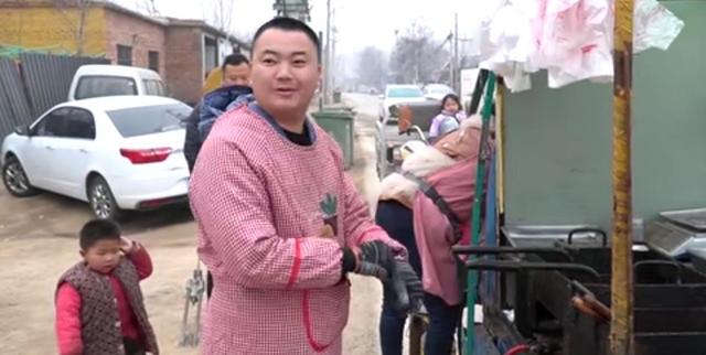 山东小伙摆摊卖零食,山东小哥摆地摊