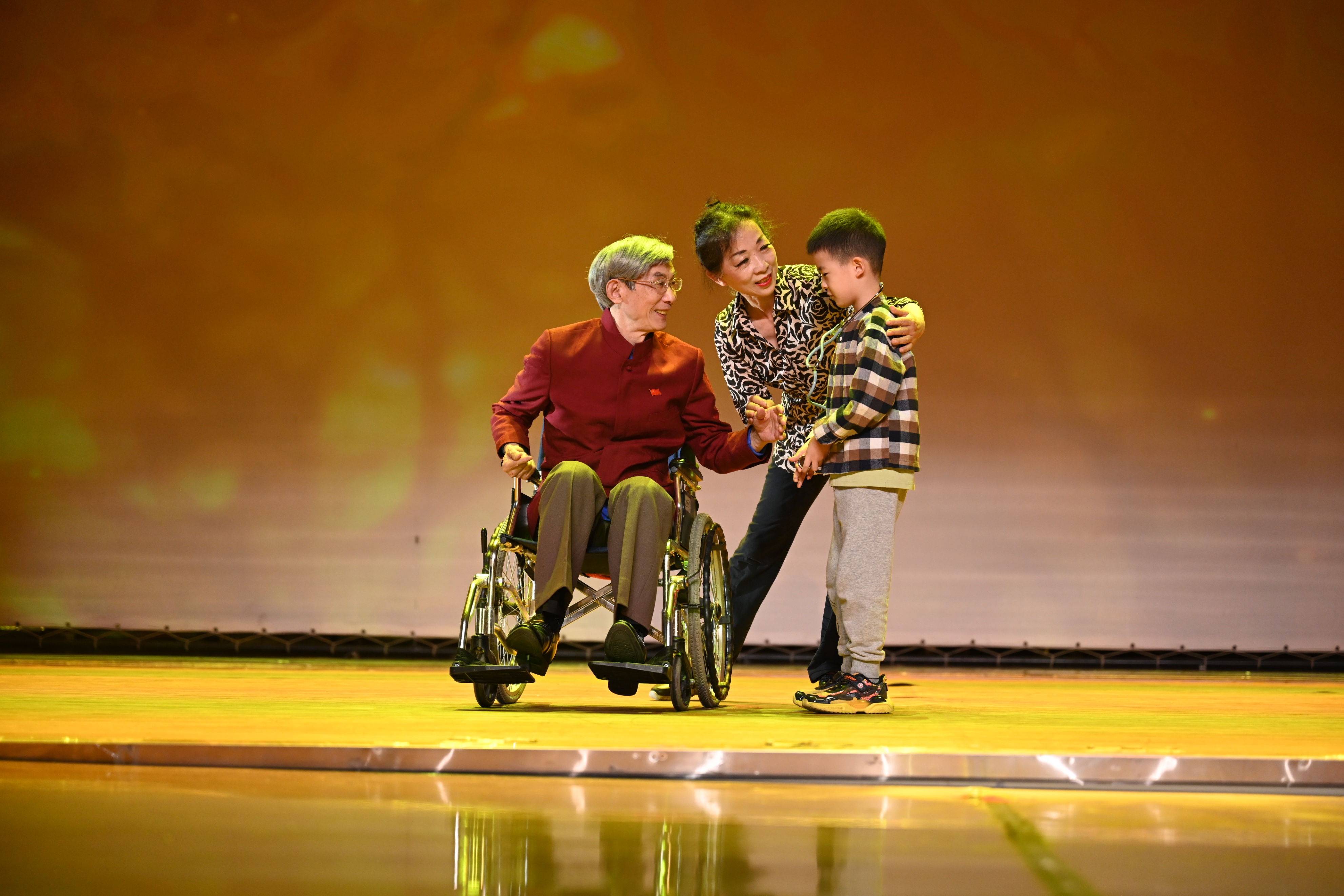 平均63岁的圆梦舞剧团用信仰诠释信仰如钢