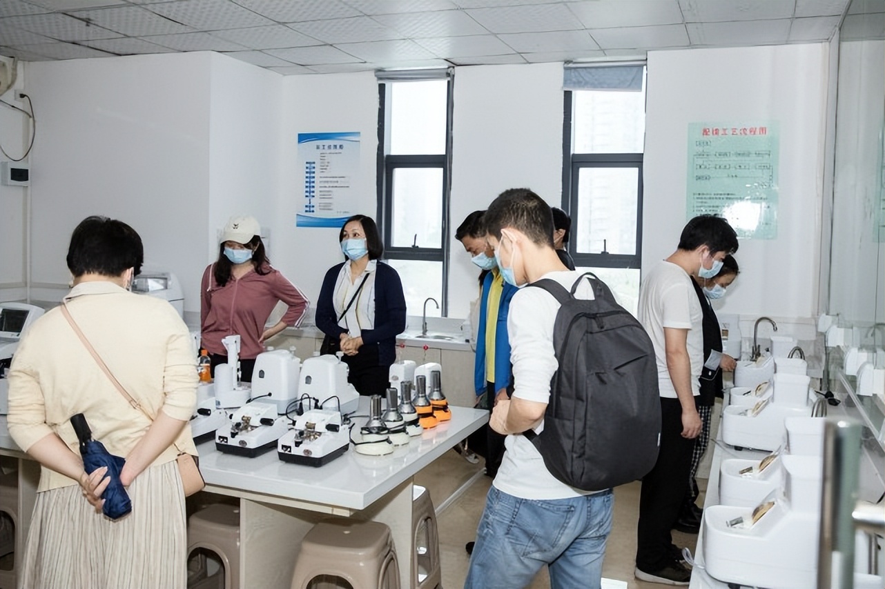 学眼镜验光在哪里学,眼镜验光师哪里报名