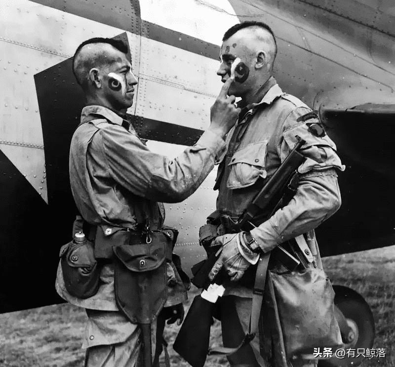 30张老照片再现！变态的纳粹，逼犹太人女人脱衣，集体*杀屠**