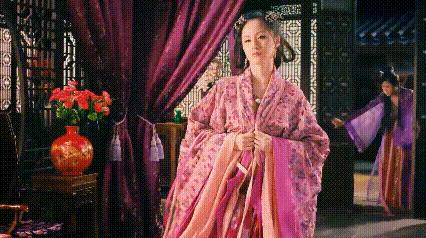 担任多部大尺度女一号，曾经红遍大江南北，如今改名换姓无人识