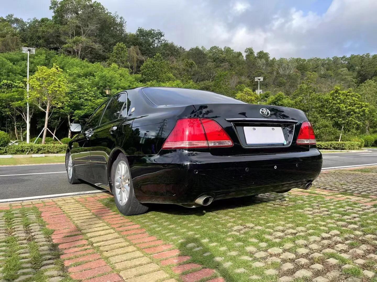 12代丰田皇冠3.0音响品牌,12代丰田皇冠车内按键详解