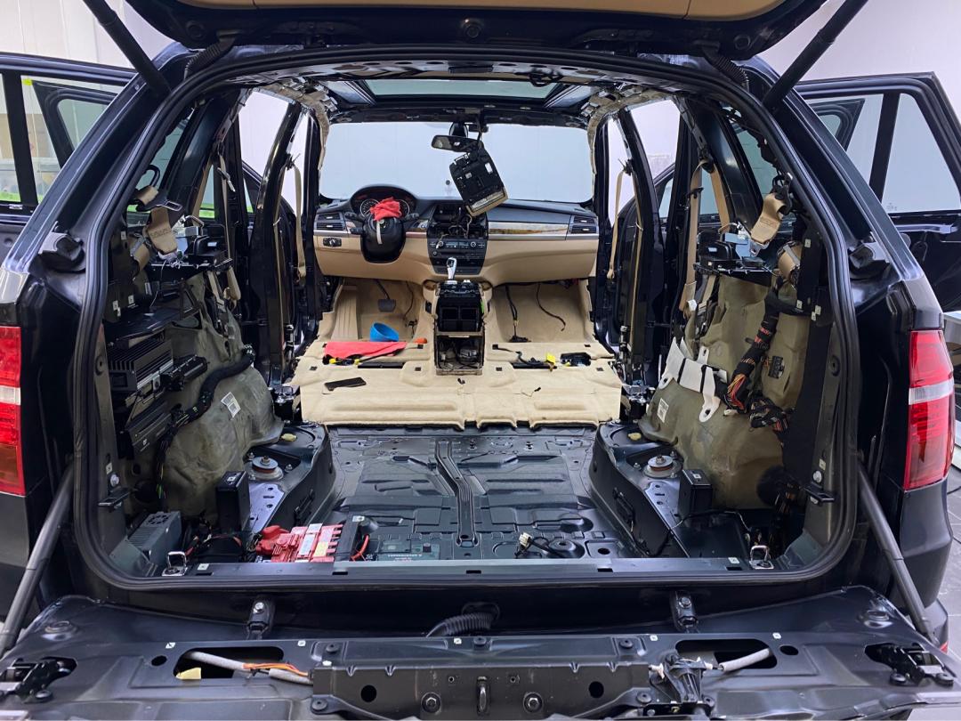 14款宝马x5老改新过程,2011款宝马x5翻新修复