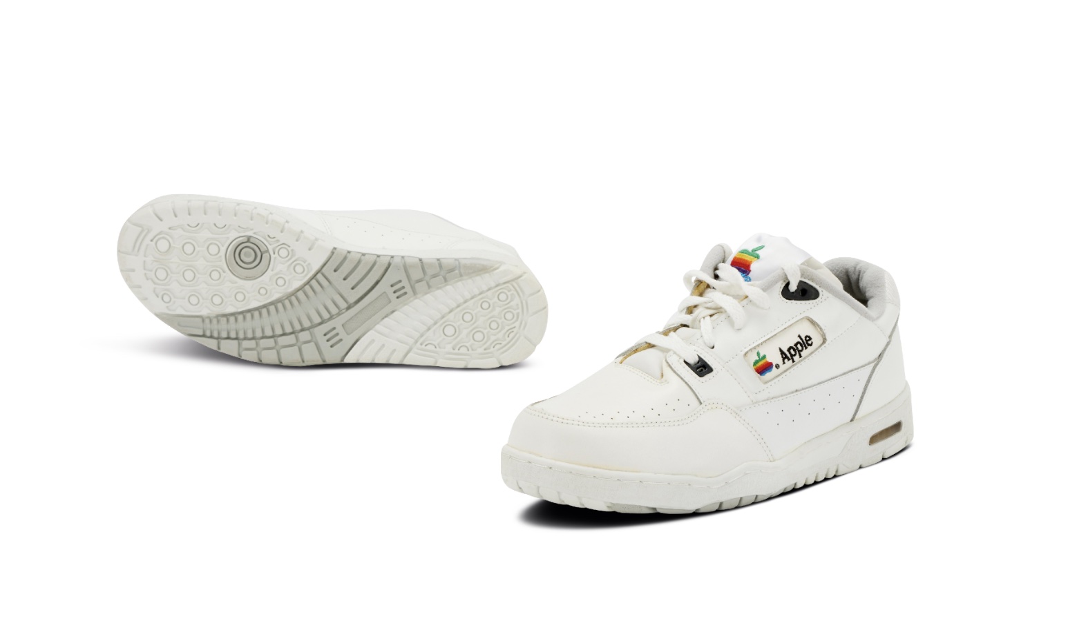 印了个苹果的LOGO的运动鞋，售价5万美金？