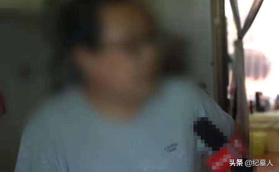 一男子捡到一只乌龟带回家养,男子在野外捡到乌龟越长越不好