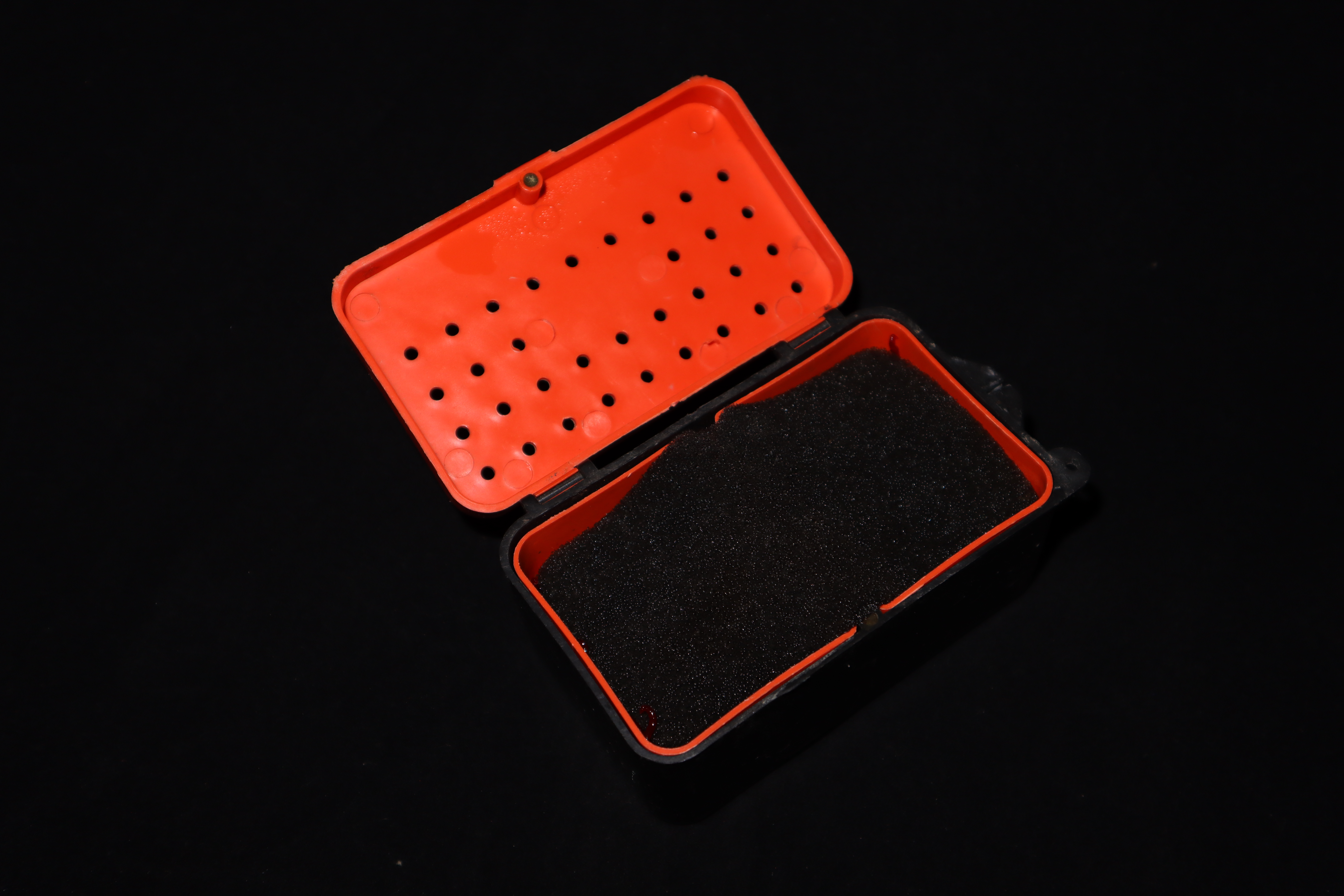 冰冻红虫一次用不完怎么保存,红虫放在沙子里可以保存多久