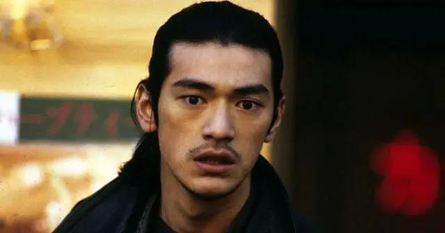 不演戏回归舞台,娱乐圈难得一见的金城武