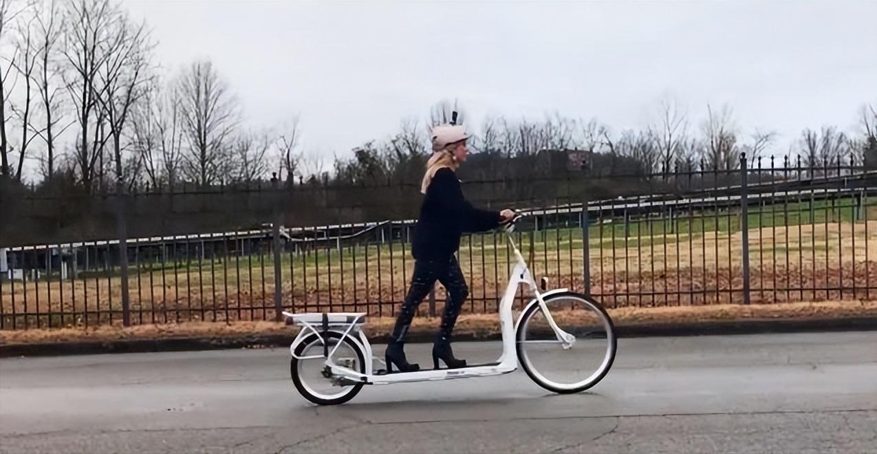 大叔发明微型电动车,动感单车和跑步机一体的新发明