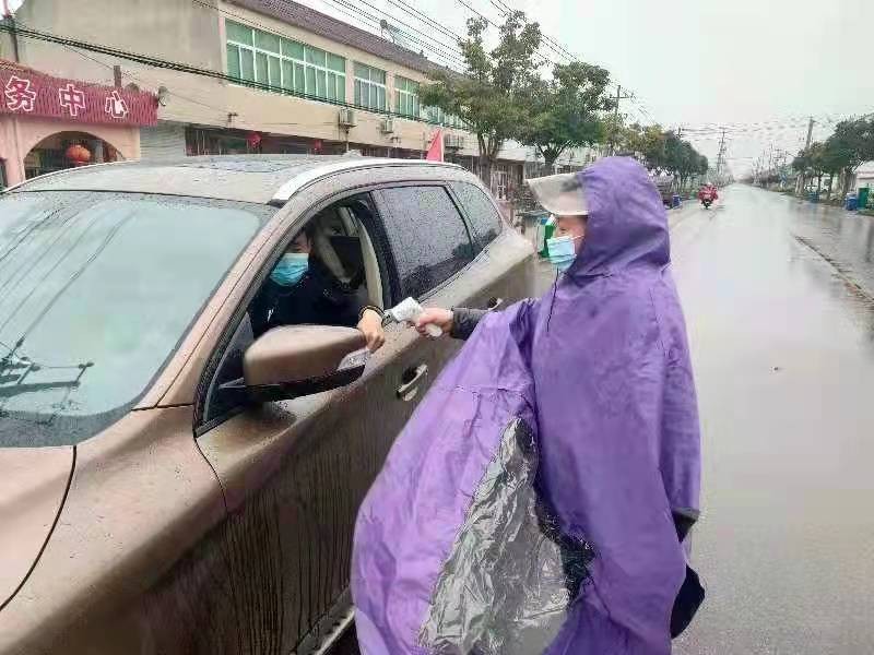 点赞最美战疫人,点赞巾帼志愿者战疫中为儿童护航