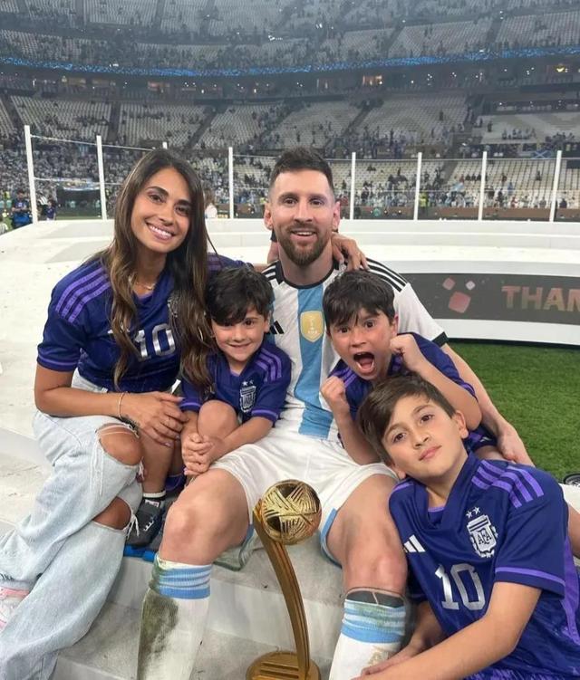 梅西回归迎接两次挑战,梅西为缺席训练道歉原视频