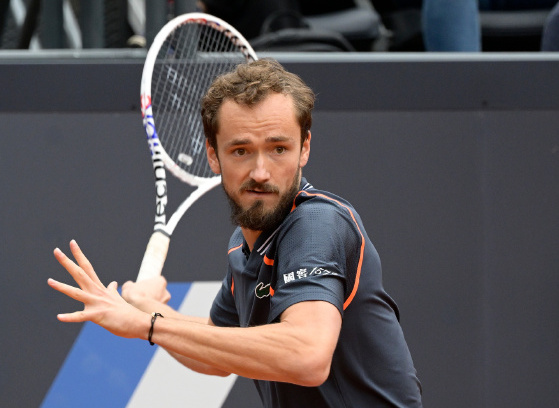 莱巴金娜收退赛礼,莱巴退赛