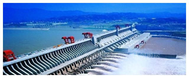 太阳系算大吗,太阳系和银河系大小对比图