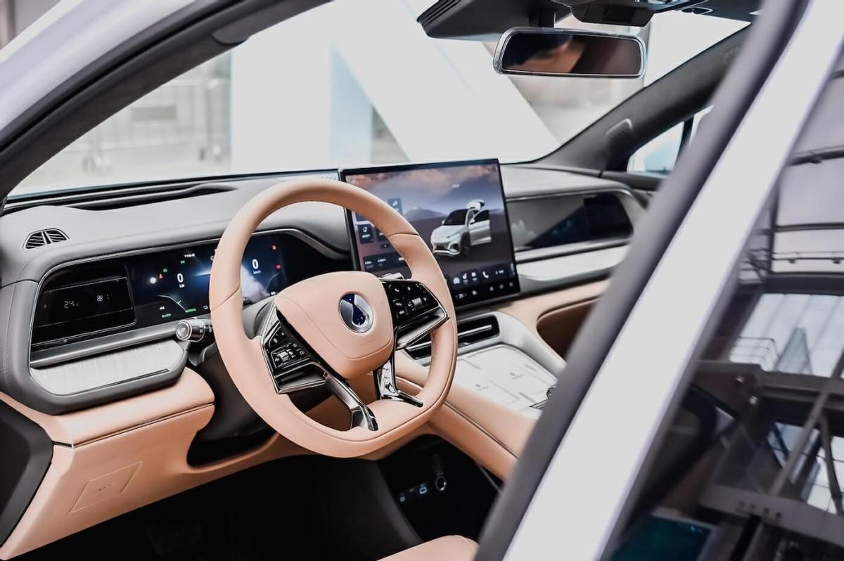 腾势n7是轿跑suv吗,腾势n7上市豪华suv中的全能型战士