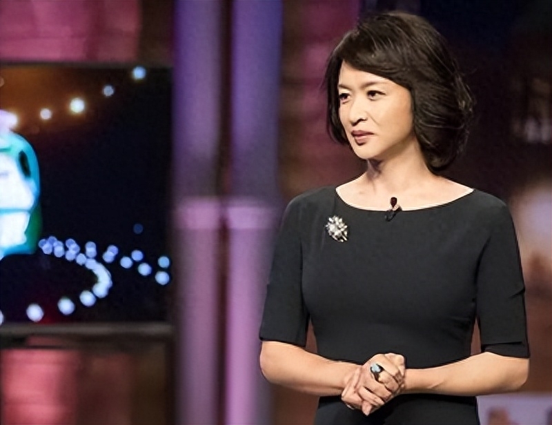 54岁金星重回男儿身现身机场,55岁金星重回男儿身了吗