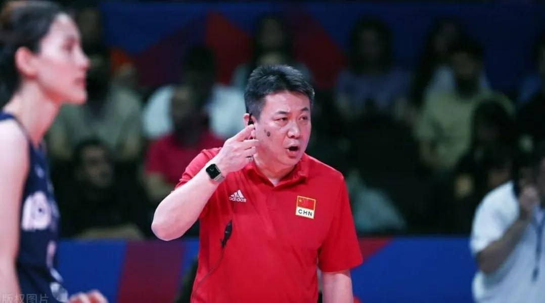 蔡斌给王媛媛的拦网鼓掌,蔡斌提到李盈莹和王媛媛