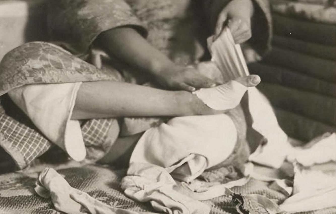 封建社会女人为什么裹小脚,封建时期女性裹小脚的影响