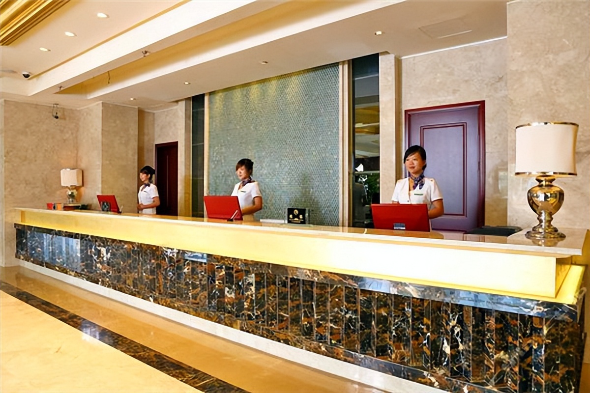 酒店前台工作真实感受工资高吗,酒店前台工作有没有前途