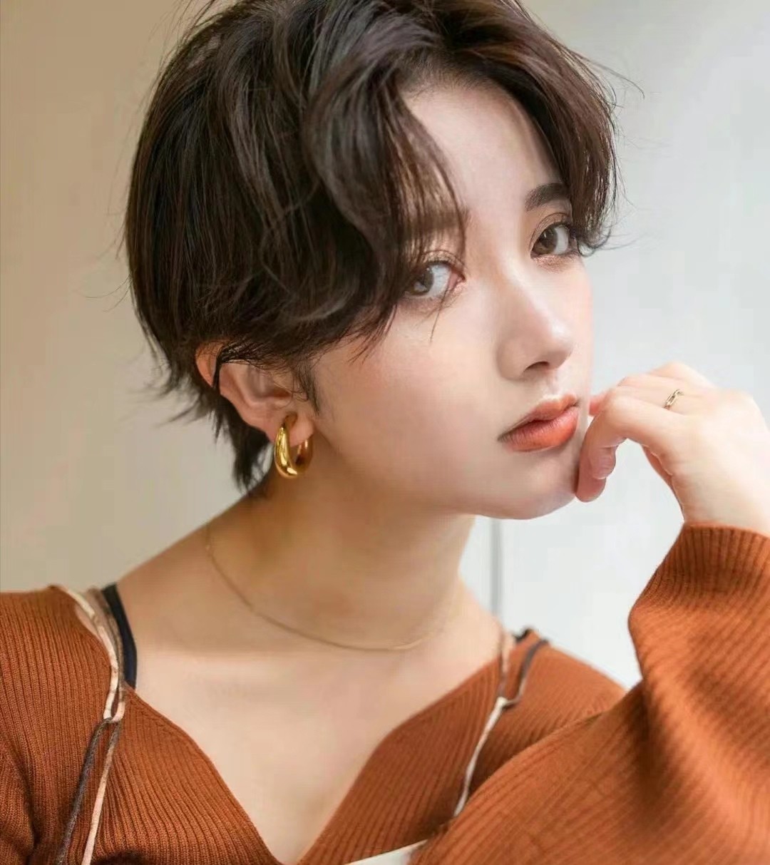 简单易打理的露耳短发型女,最新齐耳短发洋气减龄