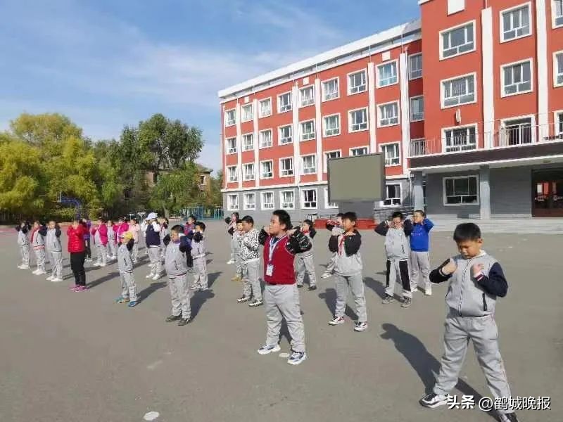 给中小学学生减负,给中小学校减负