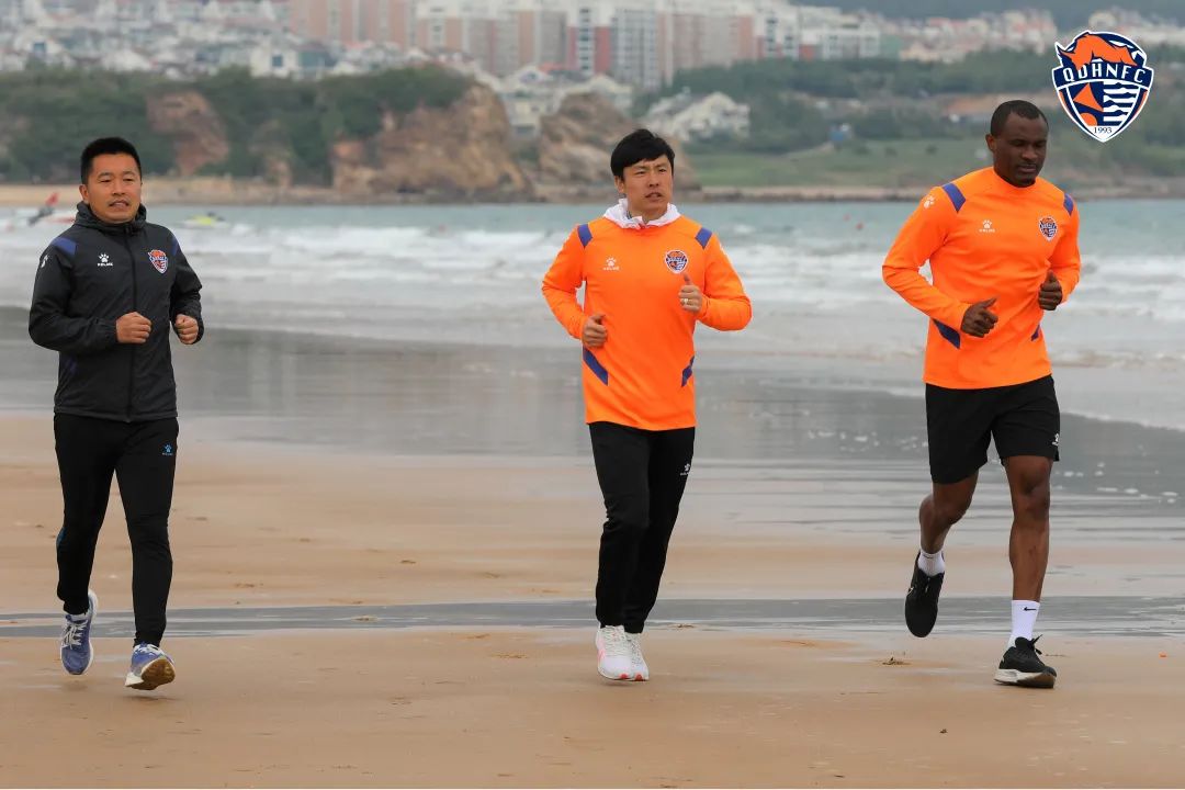 劳逸结合“沙滩跑”奥努郑龙进入恢复快车道