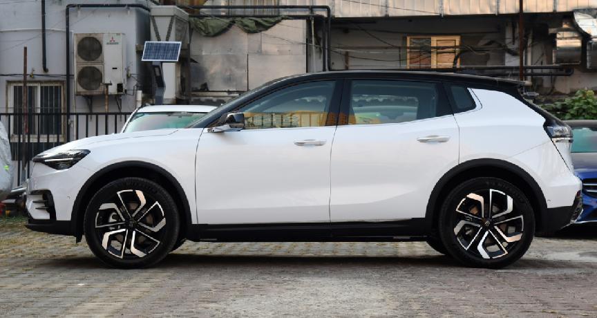 同为20W+纯电车，极狐这款车空间比天际ME7更宽敞，续航还更强