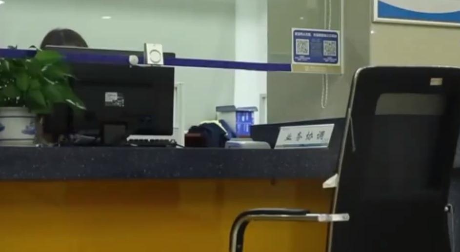 16年深圳发生怪事，一女子缴纳社保时被告知：你已经死了1个月了