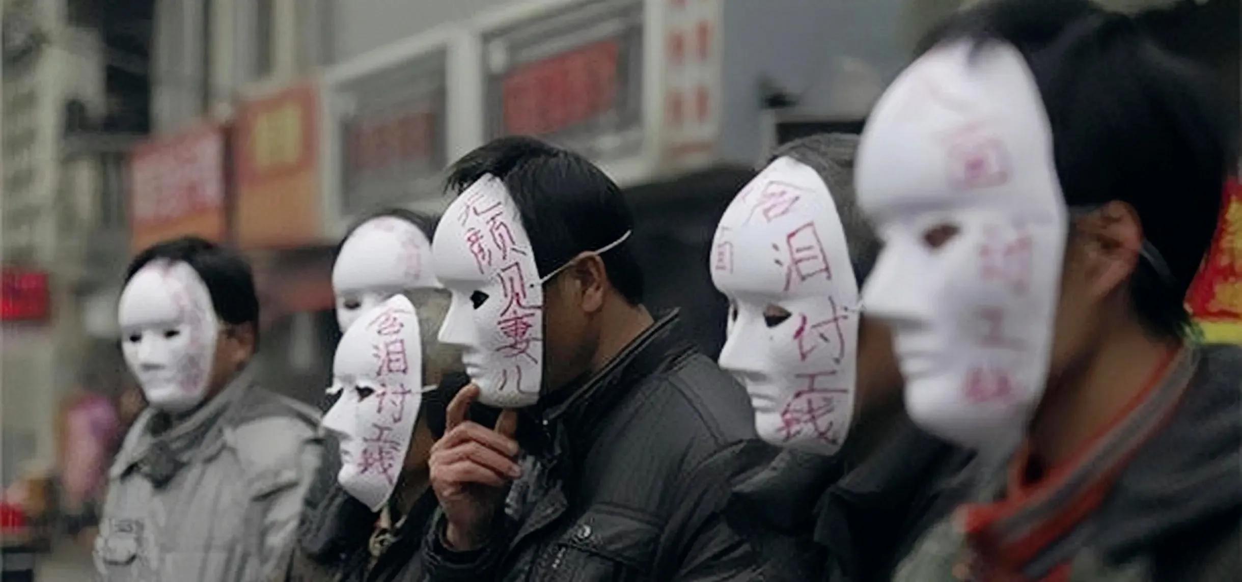 民工讨薪堵施工队大门违法吗,怎么杜绝建筑工地讨薪及建议