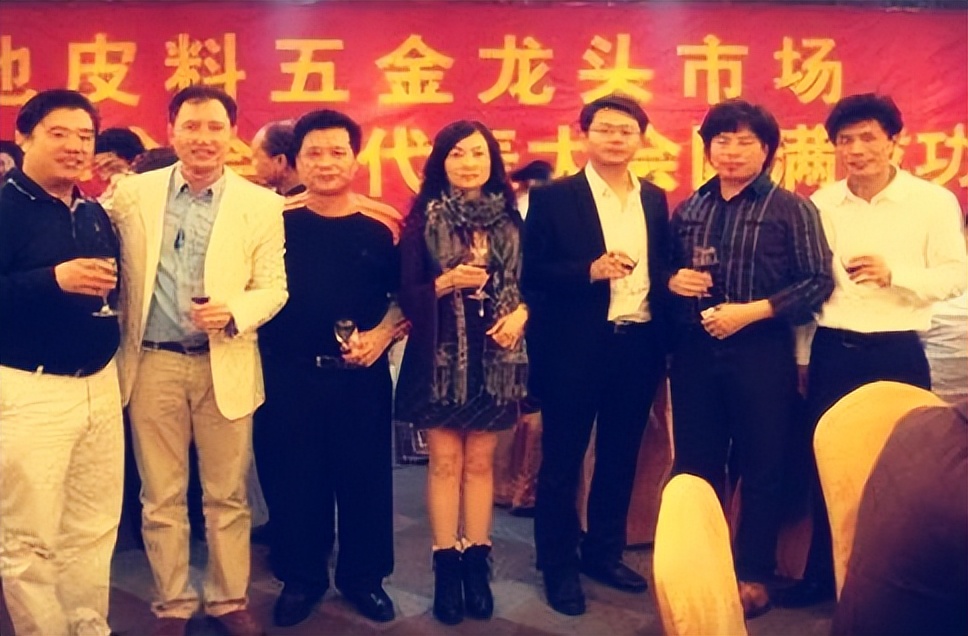 昔日“皮革大王”离奇旧闻，被父母绑进精神病院，姐弟瓜分12亿元