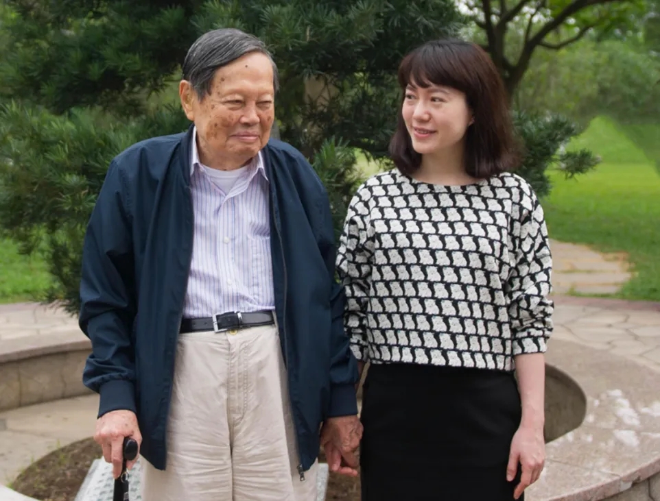 翁帆嫁给大自己54岁的杨振宁了吗,翁帆与杨振宁的婚姻生活曝光