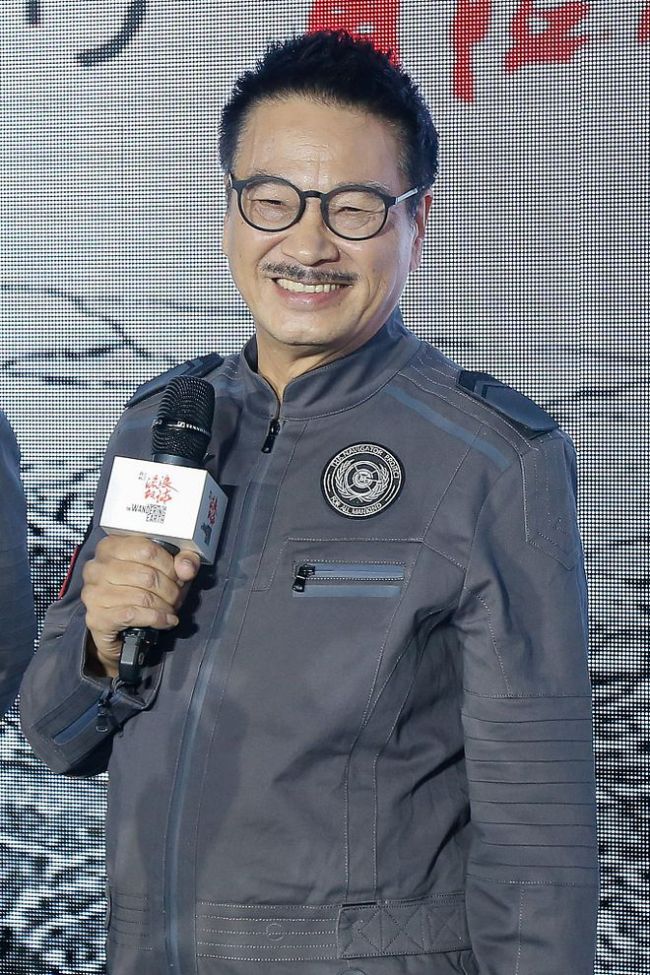 吴孟达黄金配角无奈哭的片段,吴孟达黄金右脚被打断