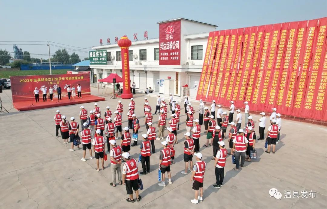看渣土车司机的开车技术,看看大货车司机技术怎么样