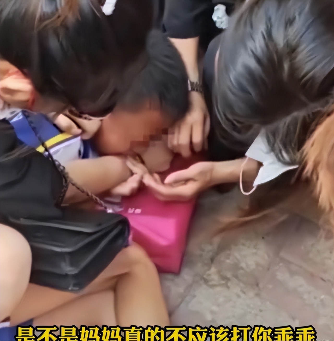 男孩打母亲咬母亲咋教育,慈母多败儿子杀父母