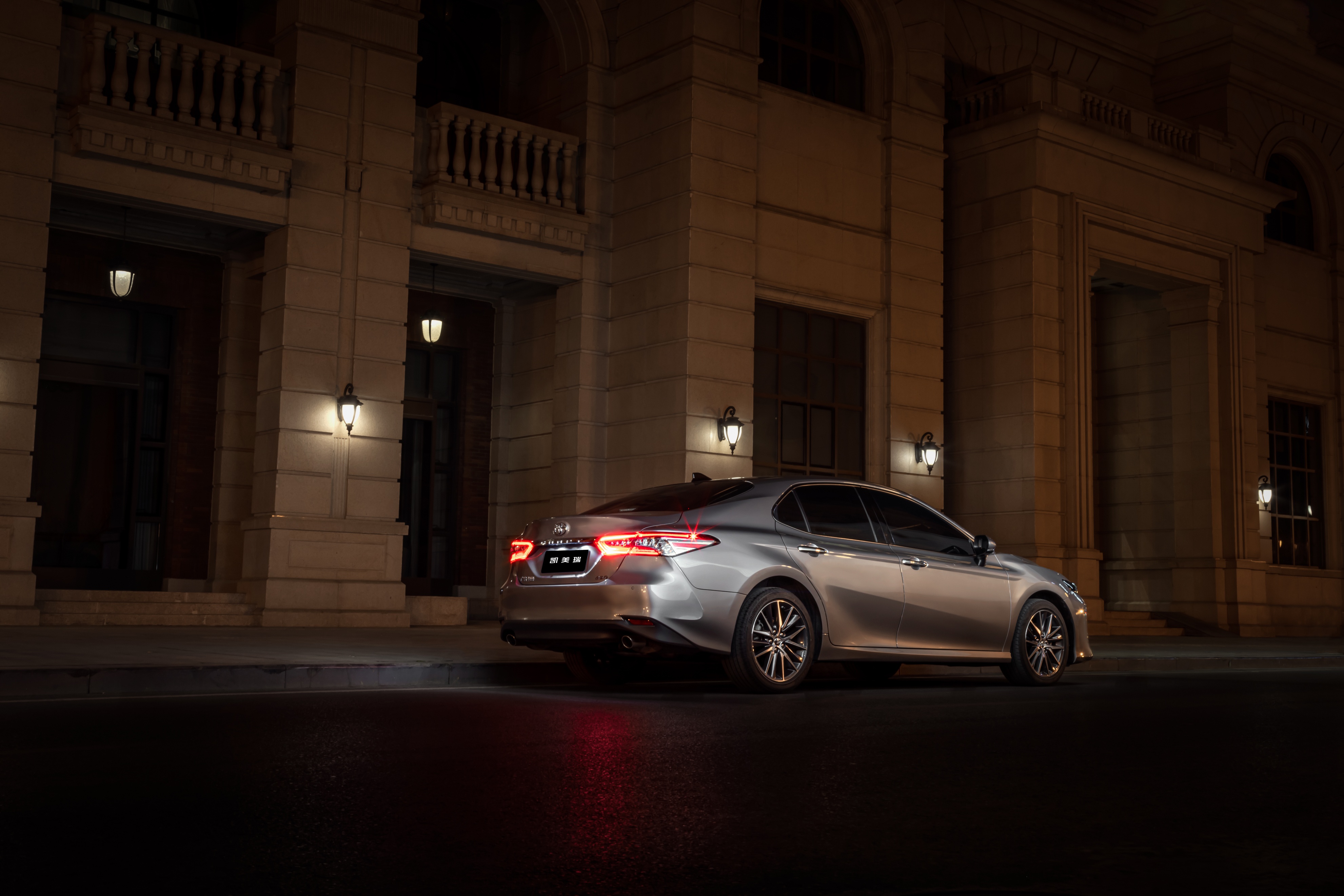 凯美瑞第八代：五年增配不加价，性价比领跑中高级旗舰车市