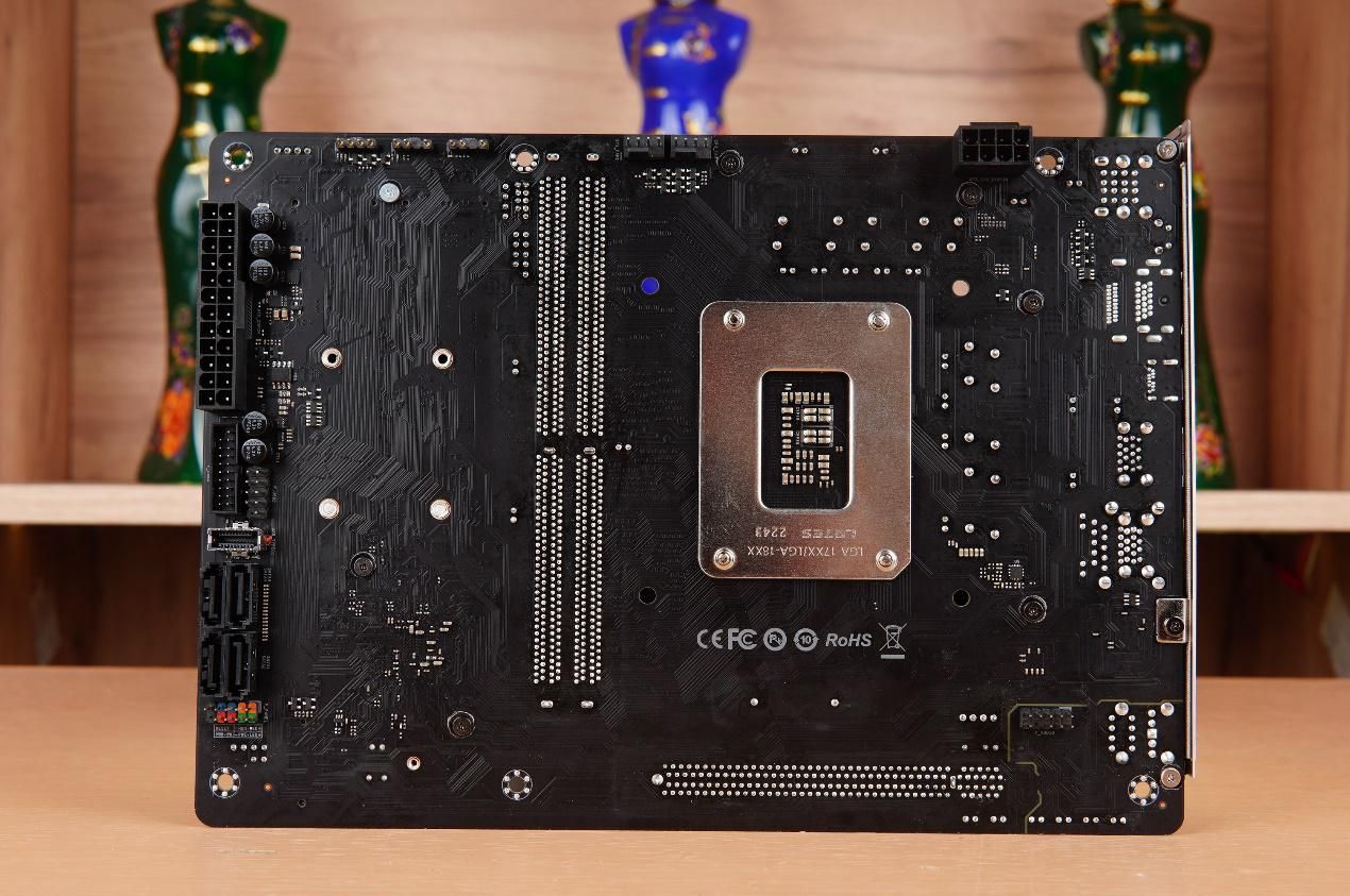 华硕追影机箱布局,华硕追影13代13700f主机