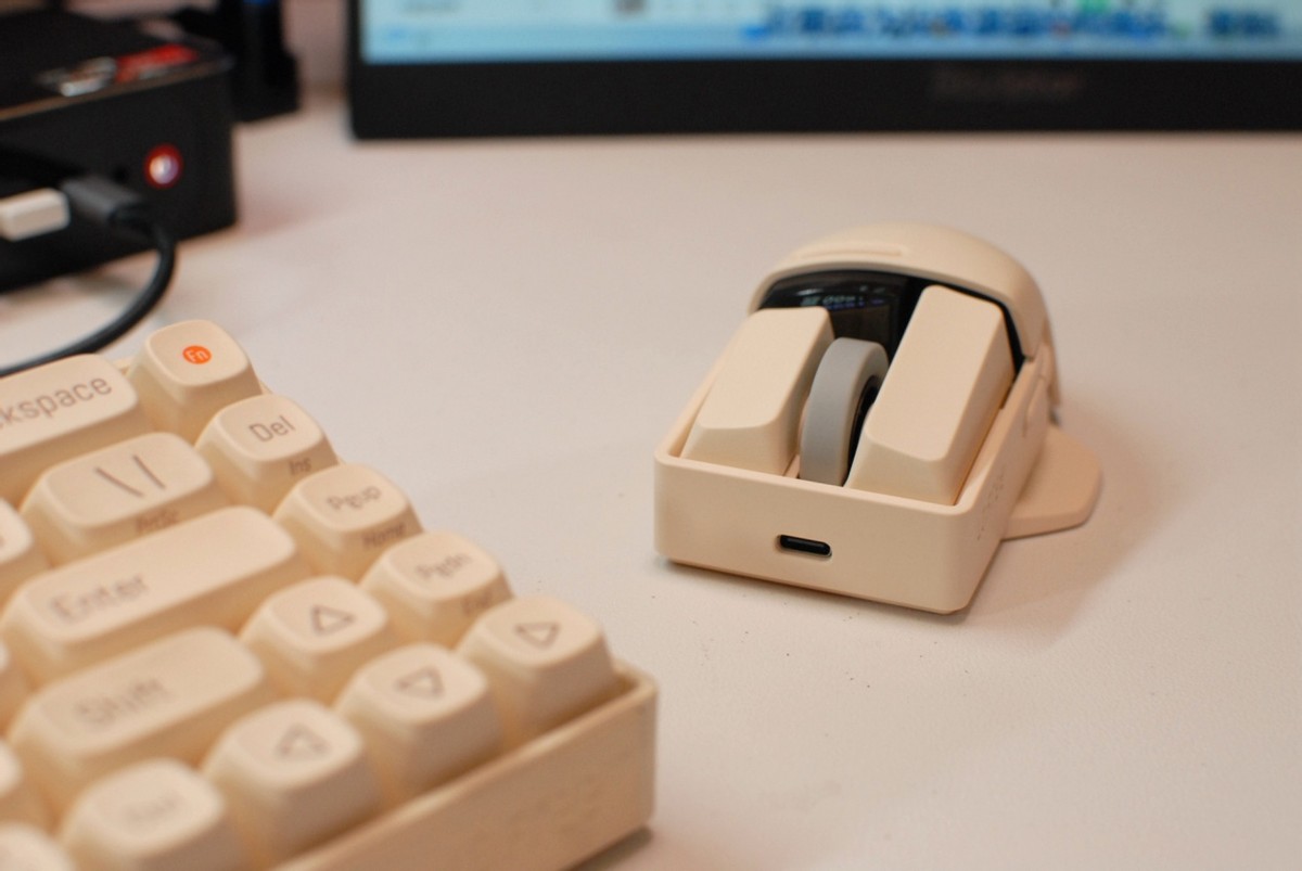 小翘三模无线鼠标体验：PBT插拔按键，免驱精调DPI